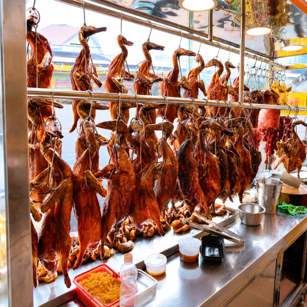 Quy Trình Chế Biến Heo Quay Da Giòn Tại Lò Quay A Quấy Có Gì Đặc Biệt?